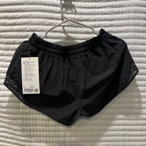 SOLD OUT Lululemon Hotty Hot LR Short Lined 2.5”